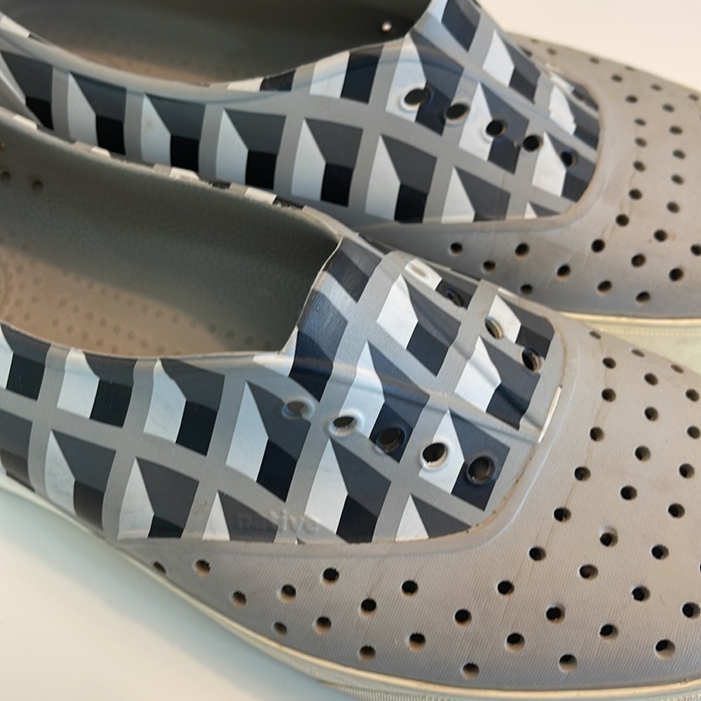 Native Shoes - Picture 2 of 8
